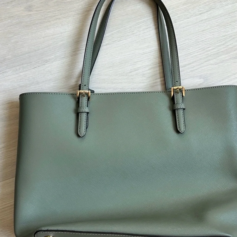 Michael Kors Jet Set Tote Bag - Picture 5 of 8